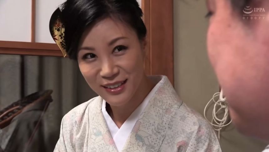 「女将！美人なんてうれしいわ！」温泉旅館の男性客を色仕掛けでエロ発情させ性欲解消セックスする為に逆ナンパする淫乱な美熟女