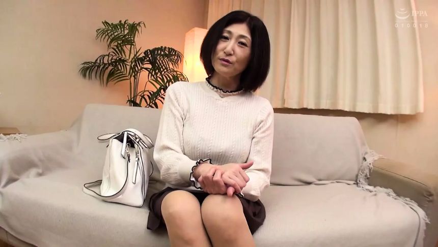 バツイチオナニー大好き熟女がハメ撮りAVに出演！六十路前のエロ動画で人生初のイキ潮吹きで悶絶絶叫な中出しセックス