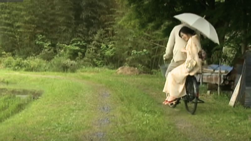 ヘンリー塚本xエロドラマ｜日本の昭和の夏！蝉の声！川のせせらぎ！大自然の野外で青姦セックスする発情不倫熟年カップル