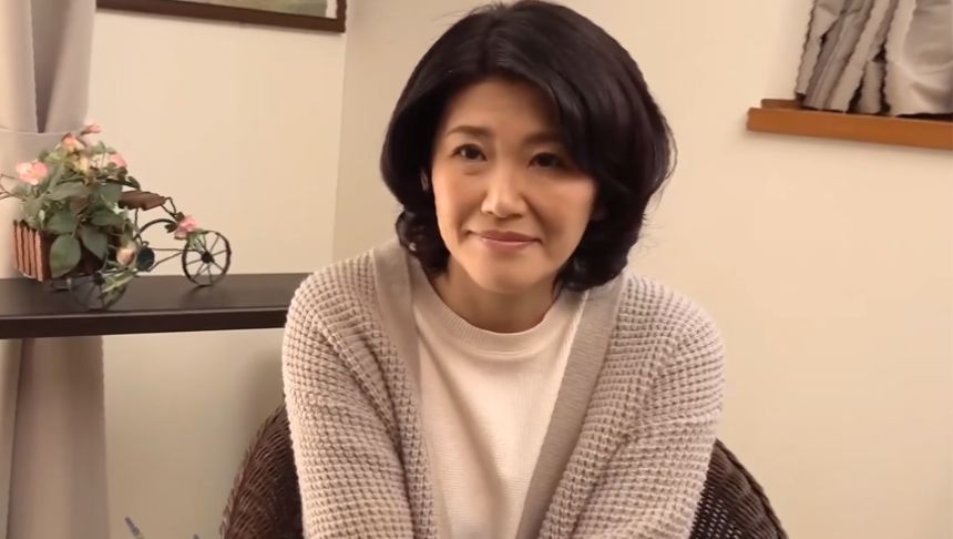 「アナタ！いつもより硬いわ」エロ動画撮影でフル勃起なご主人！奥様は爆濡れ発情！六十路前の同級生熟年夫婦の中出しセックス