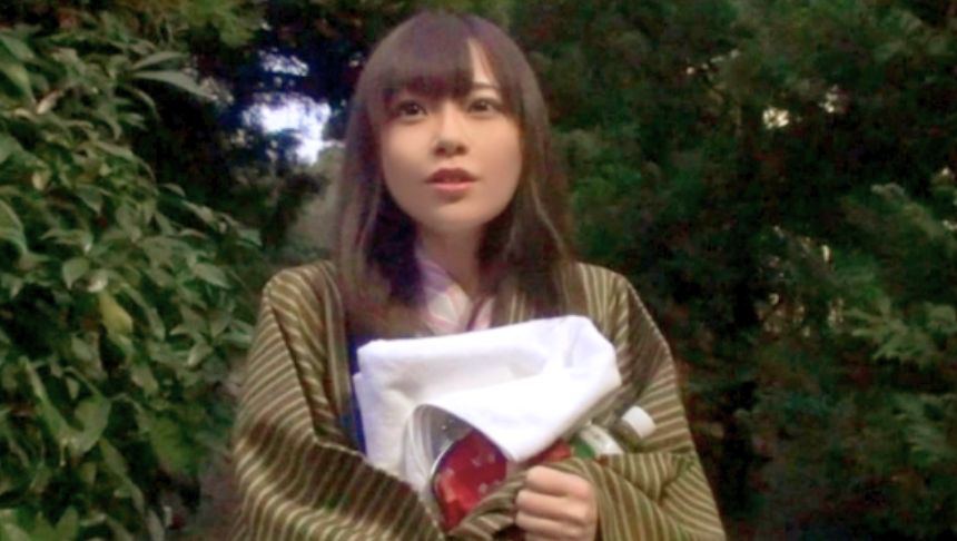 温泉寝取られモニタリング企画で貧乳小柄なロリ体型の美少女な彼女がデカチンセックスで痙攣絶頂なエロい盗撮映像に大興奮な彼氏