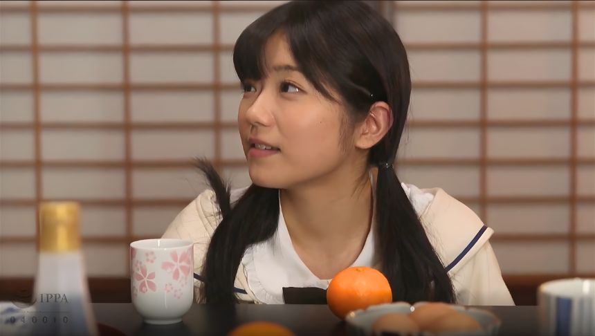 〔有栖るる〕カメラマニアの伯父に調教された姪っ子ロリJK。内緒の成長記録と称した羞恥イタズラで恥辱洗脳され服従の近親相姦